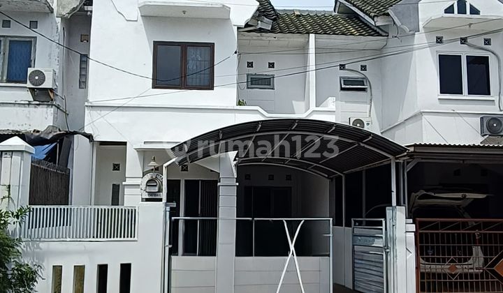 Disewakan Rumah Bagus di Taman Surya 5, Jakarta Barat