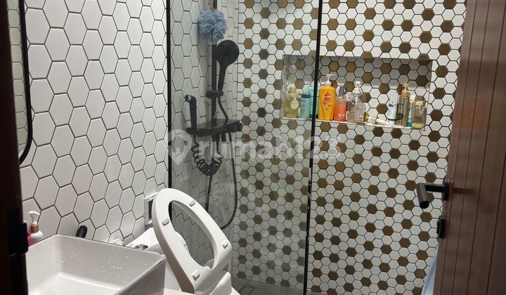 Dijual Rumah Bagus 3 Lantai di Casa Jardin, Cengkareng Jakbar 2