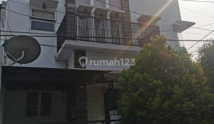 Rumah Bagus Lokasi Strategis di Griya Bintara Indah Utama, Bintara, Bekasi 1