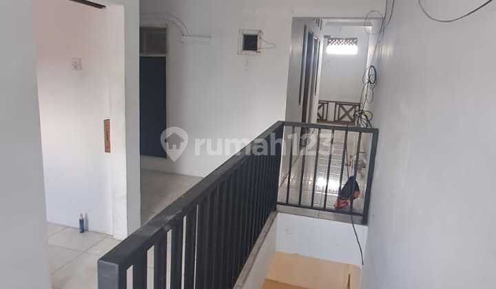 For rent: House in Bandung city, Jl. Nyengseret No. 66, land area 120, 2 floors, 3 bedrooms, 2 bathrooms, 1300W electricity, well water, 1 carport, 2 months deposit, IDR 300,000 phone bill, price IDR 35 million negotiable. @sfn For rent: House in Bandung city, Jl. Nyengseret No. 66, land area 120, 2 floors, 3 bedrooms, 2 bathrooms, 1300W electricity, well water, 1 carport, 2 months deposit, IDR 300,000 phone bill, price IDR 35 million negotiable. @sfn