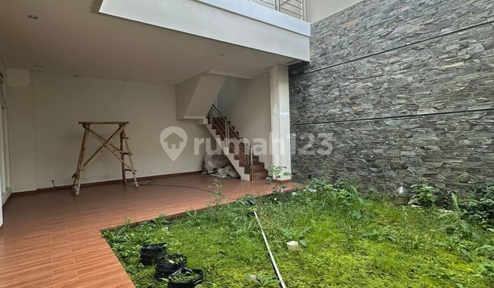 Dijual Rumah Bagus Siap Huni Istana Regensi Sudirman Lt : 250 M, Lb : 500 M, Lebar Muka 10 M X25, Pj : 25 M2kt : 4 Km : 5 Shm Listrik : 5500wair : Sibleac : 4 Harga : 5,5m (nego)lc 2