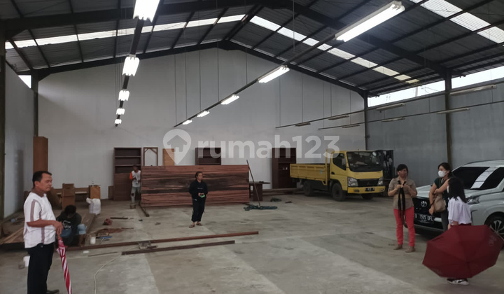 gudang bersama mainroad … bisa masuk mobil besar ada beberap gudang di dlm nya harga di obral 2