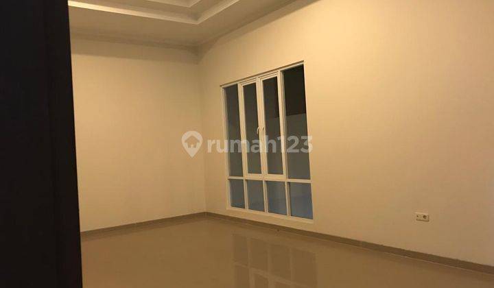 Disewakan rumah siap huni di singgasana bandung. 2