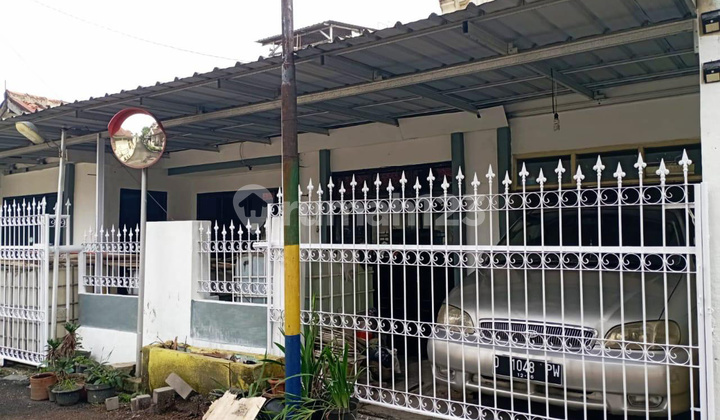 LT / LB 144/140 . 5 Kmr Tidur , 2 KM Mndi , Caport , Ada Lotengnya , Ada Ruangan Bks Toko . Listrik 2200 Wt , PDAM , SHM .