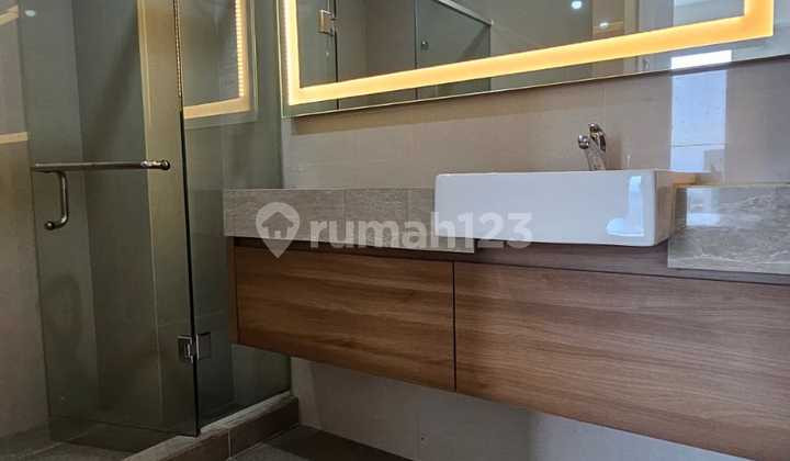 *Disewakan Apartemen Landmark* Lantai 12 Tower A Baru di Furnished Belum Pernah Dihuni KT 3Km 2 Full Furnished All Newlistrik 6000 Watt Tokenview Paskal 23 IPL Penyewa Termasuk Parkir 1 Mobil Deposit 15 Jt Harga Sewa 150 Jt / Thnm 2