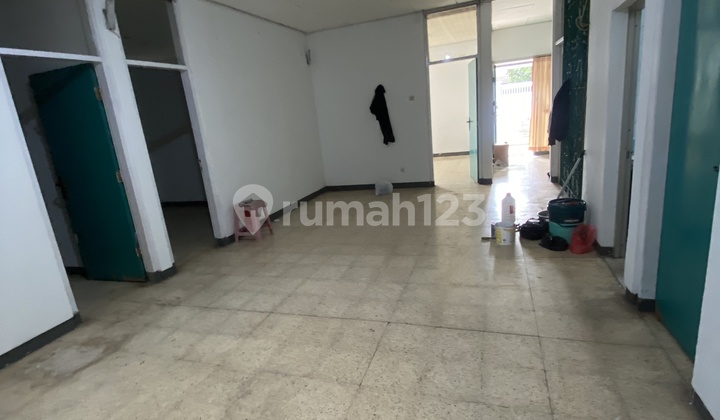 Disewakan Rumah Sumbersaricocok Utk Kantor LT 330Lb290kt 5Km 25500Wtsiblecarport 1Garasi 2Shmhrg 95Jt/Thn