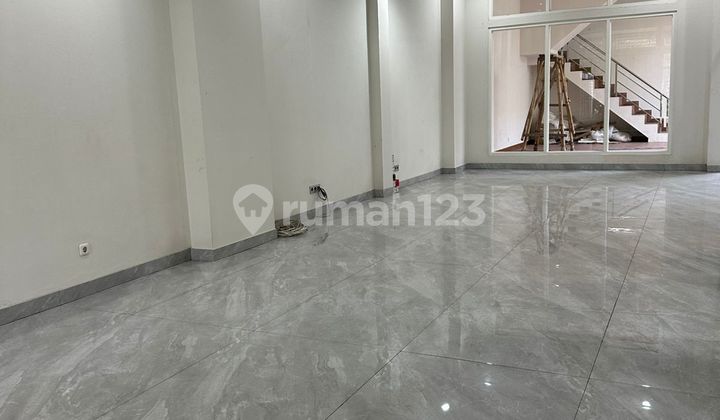 Dijual Rumah Bagus Siap Huni Istana Regensi Sudirman Lt : 250 M, Lb : 500 M, Lebar Muka 10 M X25, Pj : 25 M2kt : 4 Km : 5 Shm Listrik : 5500wair : Sibleac : 4 Harga : 5,5m (nego)lc 1