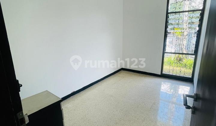 Sewa::lt 500lb 200km. 4km.mandi 2dapur Bersihdapur Kotorkm. 1 (pembantu)carport 1gerasi 1 (2mobil)air Sumur (summersible)listrik 2200vc Token.komp Sumbersarihrg 125jt /thn 2