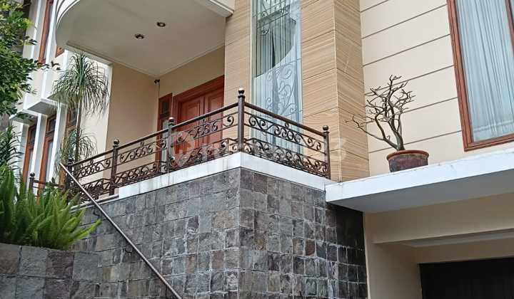 Dijual Rumah Bagus Setraduta Lestari LT 375 M2lb 600 M2shm 5 +3 KT 4 +1 Kmlistrik 3300 W Air Jet Pum Garasi 4 Mobil Carport 2 Mobil Cimahi Kbbhadap Baratsemi Furnished Harga Jual 10.5 M Nepism