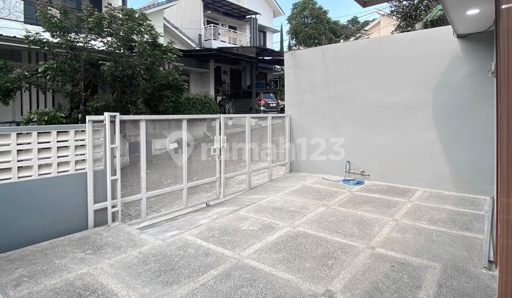 Rumah Dijual :Komp. Griya Cihanjuangrumah di Komp. Griya Cihanjuang Jalan Cihanjuang Rahayu KM 6.4 Parompong LT 65 / LB 84Shmkt 3Km 2Listrik 1300Air Artesis5 Menit Dari Stiekes Rajawali10 Menit Dari Univ Advent15 Menit ke Polbankondisi Bangunan Baruharga  2