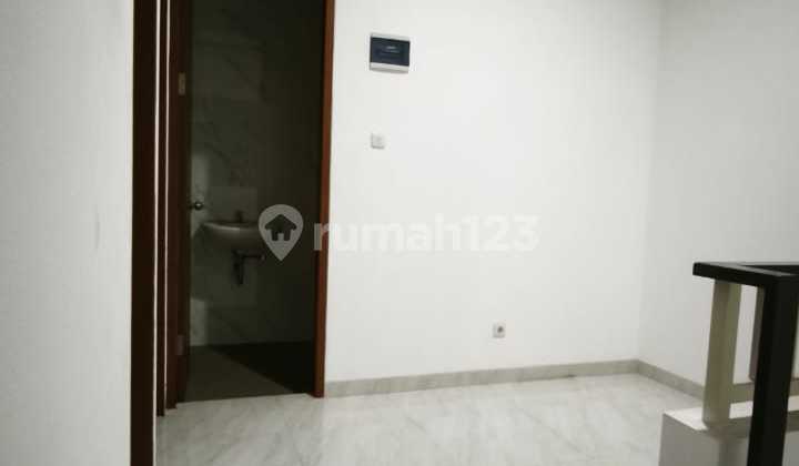 For Rent / For Sale Mekar Wangi House
Very Move-In Ready, New Building, Wide Safe Road Inside Cluster
Land Size 125, Building Size 120
3 Bedrooms + 13 Family Rooms + 1
Water Jet Pump
Electricity 2200 Watts
2 Carports
Certificate of Ownership
Sale Price: 2.9 Billion Negotiable
Rental Price: 75 Million/Year
Nepis Ag 2