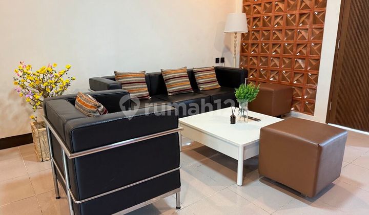 For Rent Pratista Taman Sakura Jl Sakura Permai Terusan Pasirkoja, Dekat Exit Toll Pasirkojaluas Tanah 350m2 Luas Bangunan 220m2spec:- 4 Bdr + 1- 3 Toilet + 1- 2 Living Room- Pantry + Dining Room- Dapur Kotor- Kolam Renang Estetik, Kedalaman 1,2m- Ruang B