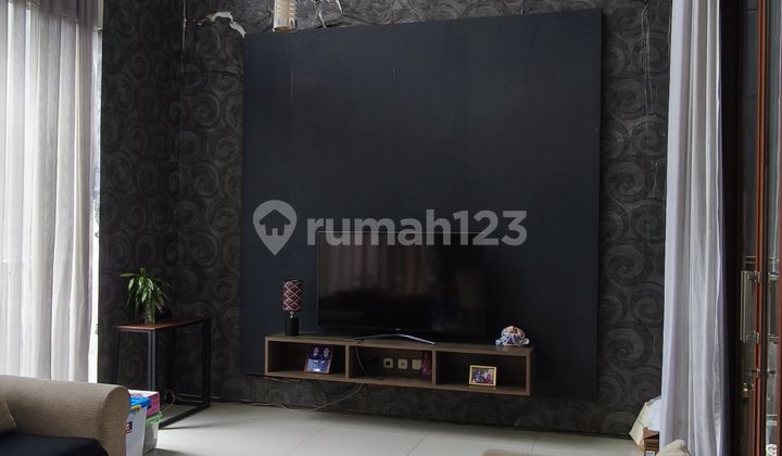 For Sale Mekar Utama Garden (Mkr Wangi)Area 287/5003 5 Floors Bedrooms +15 Bathrooms +1Wide Front Land Certificate 12mFacing SouthElectricity 5500WSubmersible Water Price 6.8M Negotiable Fn