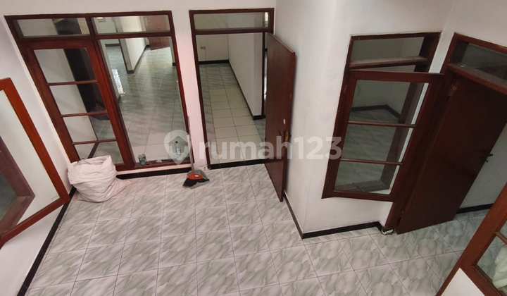 Jual Cepat. Harga 1,7 M.jual Rumah di Taman Kopo Indah 3.Hadap : Timur.luas Tanah : 153 Meter.luas Bangunan : Full Bangunan.jumlah Kamar Tidur : 3+1Jumlah Kamar Mandi : 3Air : Siblelistrik : 2200 Token.surat : Sertipikat Hak Milik (Shm).Lebar Muka : Kurle 2