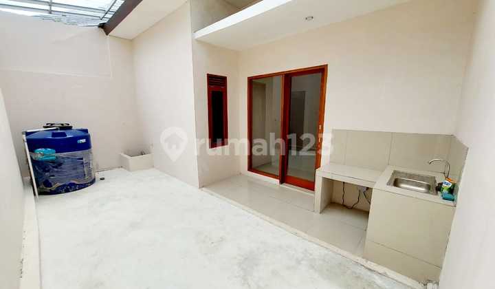 Bali City Property Details:  
Land Area: 111 m²  
Building Area: 77 m²  
Bedrooms: 2  
Bathrooms: 1  
Carport: 1  
Electricity: 1300W  
Water: Available  
Orientation: West  
SHM (Certificate)  
Sale Price: 1.25 M  
Rental Price: 35 Jt/year  
Contact: Mt/ed