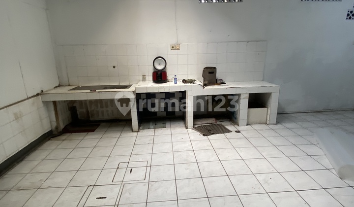 Disewakan Rumah Sumbersaricocok Utk Kantor LT 330Lb290kt 5Km 25500Wtsiblecarport 1Garasi 2Shmhrg 95Jt/Thn 2