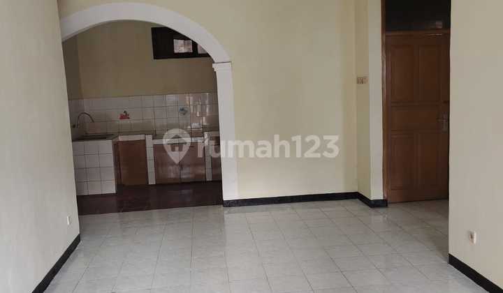 Alamat Lengkap :Taman Cibaduyut Indah Luas Tanah : 120 Luas Bangunan : 160 Kamar Mandi : 2 Kamar Tidur : 3+1 Dapur : 1 Carport : 1 Garasi : 1 Air : Jetpump:zap:️ Listrik : 3300 Watt✉️ Surat Hgb/Shm : SHM Fk