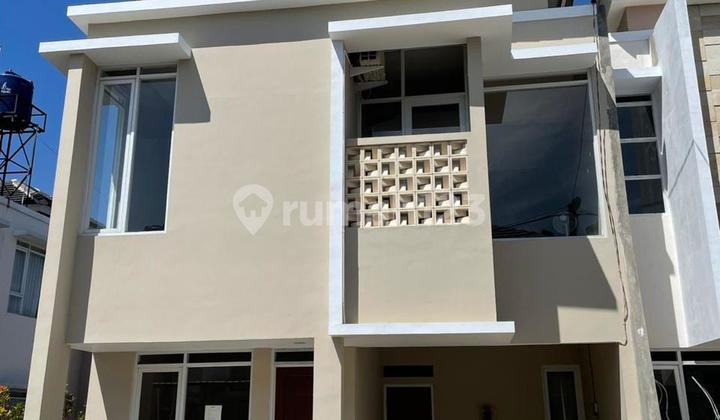 Dijual Rumahluas Tanah : 72luas Bangunan : 80lebar Muka : 6,5brp Lantai : 2kamar Tidur : 3kamar Mandi : 2listrik : 2200air : Sumur Borhadap Mana : Utaragarasi : 1carport : Ada Shm / Hgb : Shmharga : 1m Negoalamat : Perumahan Greenland Sayang Residence Des 1