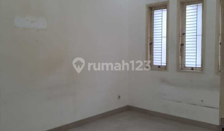 Sewa Rumah Di Tki 3 Blok Eluas 102/902 Kamar Tdr2 Kamar Mandi1 Gudanglistrik 2200wair Siblehadap Baratharga Rp. 37.5jt/ Tahun Nego Fn 2