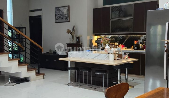 Lt : 300 Lb : 450 Kt : 4 + 2Km : 3 + 2Garasi : 4 Carport : 3Hadap : Timur & Utara Hook 3,5 Lantai Listrik : 5500Wair : Sibleharga : 7M Lc