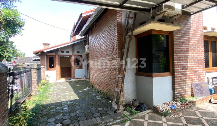 Dijual/disewa Rumahsagitariusluas Tanah : 141luas Bangunan : 150lantai : 2ltkmr Tdr : 3kmr Mndi : 2air : Submersible + Pdamlistrik : 2200wsurat : Shmharga Sewa : 60jt/th Negoharga Jual : 1,95m Nego