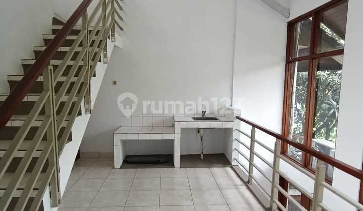 For Rent: Surapati Core Shop House. Highly Suitable For: Office, Coffee Shop, Laundry, etc. 2.5 Floors, Ground Floor Area 100/150 m², 3 Bedrooms, 3 Bathrooms. Tenant Covers Land and Building Tax (PBB) and Income Tax (PPh). Electricity 4400 Watt, Artesian Well Water. Rental Price: 85 Million Per Year. If Taking 3 Years, Can Be 75 Million / Year. 2