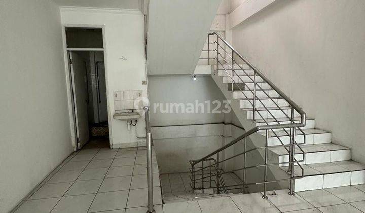 Disewakan Ruko Kebonjati Mainroad Lt : 75 M2lb : 250 M2lebar Muka : 5pj Ruko : 15km : 3listrik : 2200wair : Jetpump3.5 Lantai Harga 110 Jt Lc - Mt 2