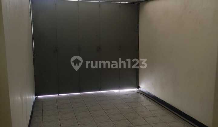 Alamat Lengkap :Taman Cibaduyut Indah Luas Tanah : 120 Luas Bangunan : 160 Kamar Mandi : 2 Kamar Tidur : 3+1 Dapur : 1 Carport : 1 Garasi : 1 Air : Jetpump:zap:️ Listrik : 3300 Watt✉️ Surat Hgb/Shm : SHM Fk 2