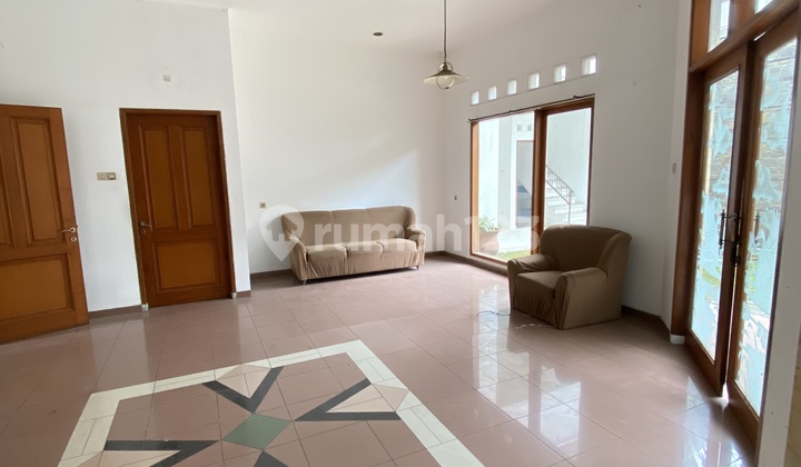 For Rent Permata Indah Complex House, Bojong Raya
Land Area: 300
Building Area: 360
15m x 20m
Bedrooms: 6
Bathrooms: 3
Servant's Bedrooms: 2
Servant's Bathrooms: 1
Storage Room: 1
Garage for 2 Cars
Carport for 2 Cars
Electricity: 4400
Landline Telephone Available
Safe Neighborhood
Suitable for a House