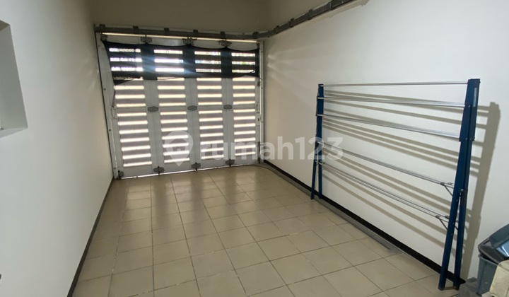 Disewakan Rumahkbpcluster Candra Resmilt 243lb 2052ltkt 4km 3listrikartesishoekcarport 1garasi 1shmfurnishedharga 135jt /thn Nego 2