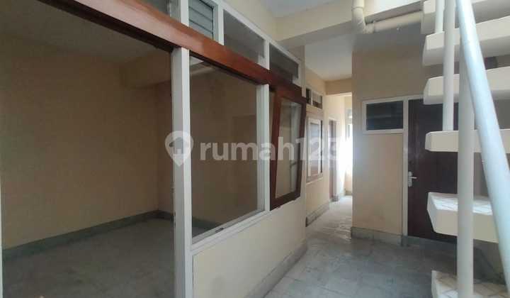 For Sale: Ready-to-Use Shop House in Cibadak. Area 76.5 m², land area 166.5 m², width 5.25 m, length 14.5 m. Includes a balcony (2nd floor) 17 m², 1.5 floors. Electricity 1300 watts, PDAM water. Price 6 million negotiable.