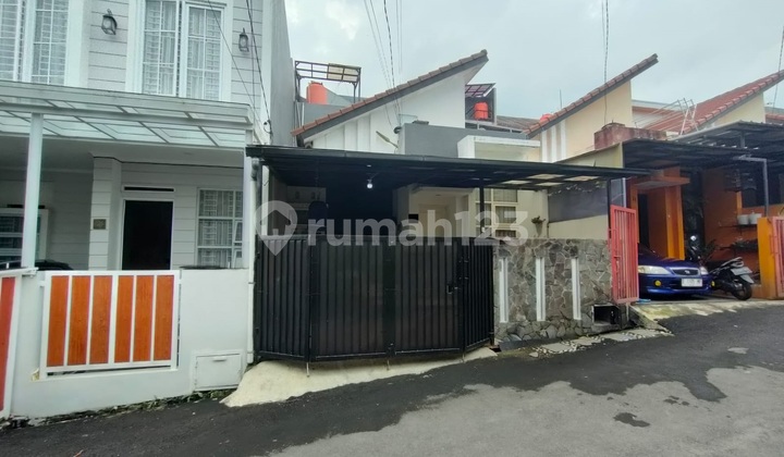 Rumah di komplek bumi sariwangi 3 kamar tidur