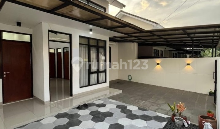 House in Kamarung, Cimahi, near the municipal government office.