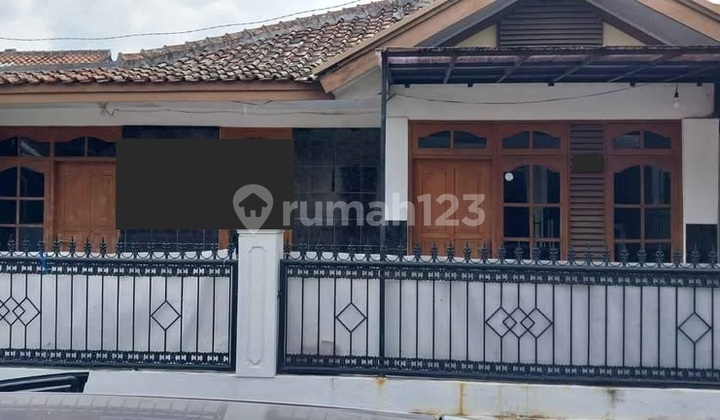 House in Padasuka Indah Complex, Central Cimahi House in Padasuka Indah Complex, Central Cimahi