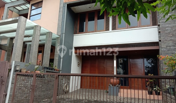 Dijual cepat rumah Full furnish di setraduta bandung dekat tol pasteur 