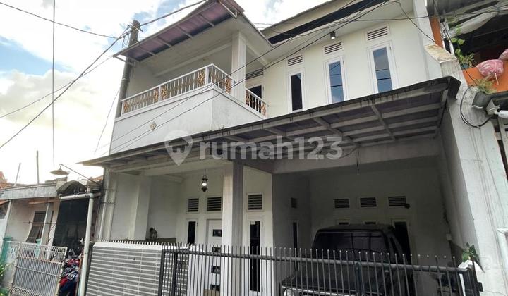 A house in the Pharmindo complex on Jabung Street, Cimahi is rarely available.
