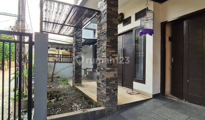 Disewakan rumah bagus di grand galaxy city semi Furnished  6