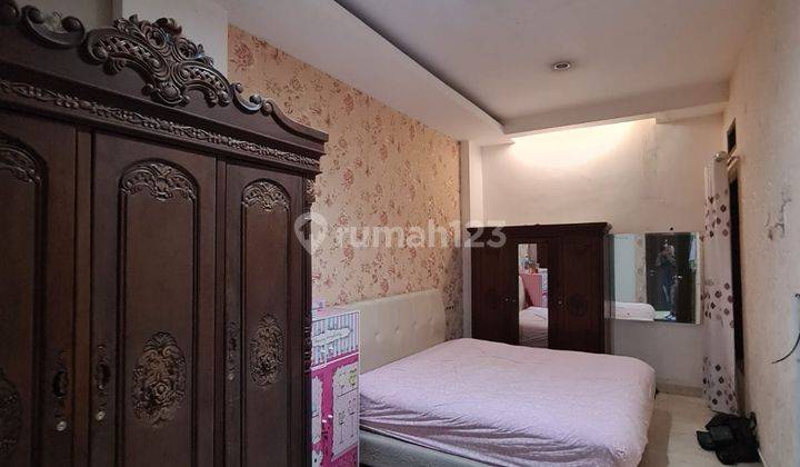 Disewakan rumah bagus di grand galaxy city semi Furnished  8