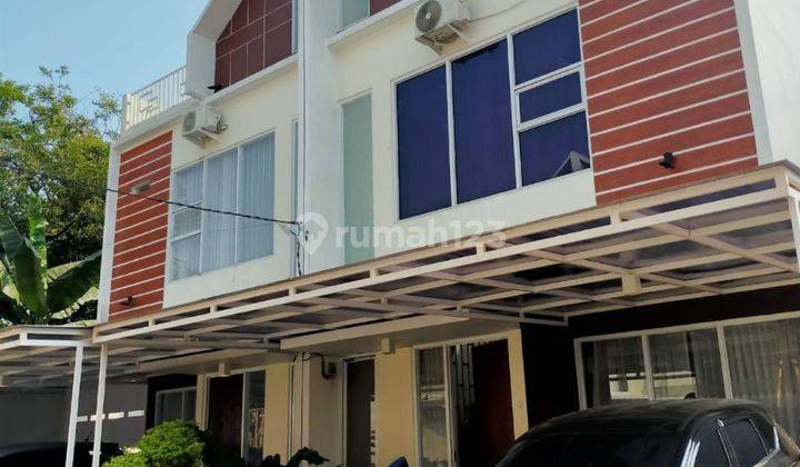 Dijual rumah sangat murah 2 lantai shm siap huni di Jalan cimuning 
Mustika Jaya
Bekasi  1