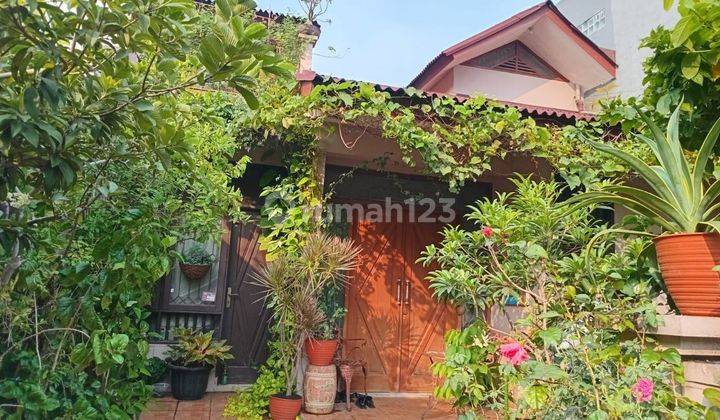 Dijual Rugi Rumah Siap Huni Lokasi Strategis di Kemang Pratama.  1