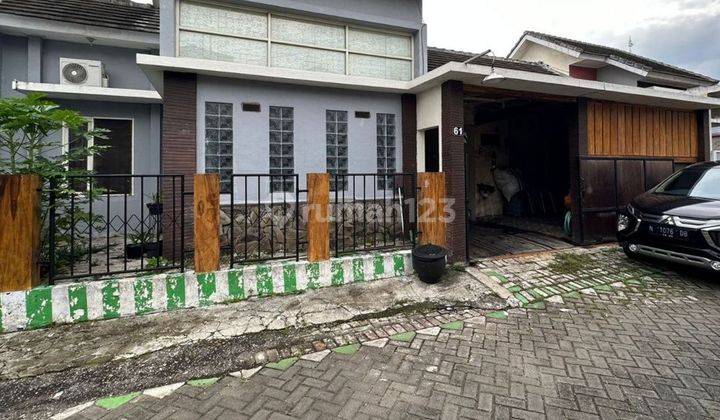 tampak depan rumah butuh uang di malang
