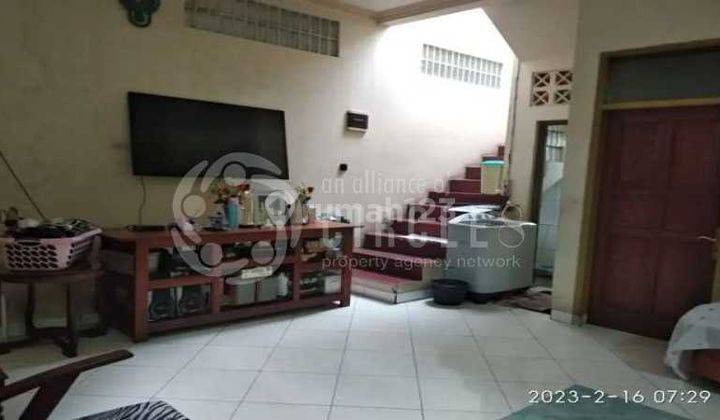 Rumah Bagus 2 Lantai Semi Furnished Siap Ditempati Strategis 5