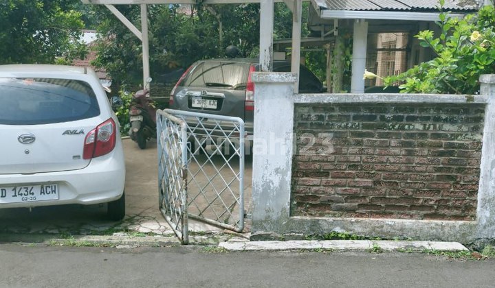 Nice House Ready to Live in Dago Complex, Suitable for Residence, Boarding House, Near Polban, ITB, UPI, Unpar, Unpas, Polman Campuses, in Dago, Cigadung, North Bandung, Bandung City.