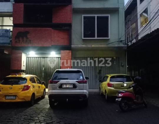 3-STOREY RUKO WITH SHM READY TO OCCUPY, STRATEGIC LOCATION IN THE HEART OF BANDUNG CITY, IN RIAU SAYAP, BANDUNG KOTA 1