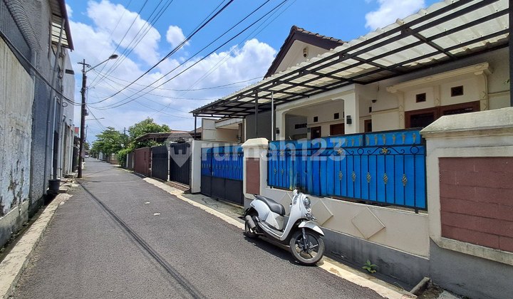 Nice House Ready to Live In, in Batununggal Complex, 2-Car Road Access, Near Buah Batu Toll, in Batununggal, Regol, Turangga, Central Bandung