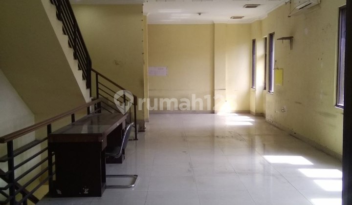 Good 3-Storey Ruko Ready to Occupy, in the Center of Town Suitable for Office, Tutoring Center, Restaurant, Strategic Location Near Widyatama University, Upkp, Unikom, Itb, In Cikutra, Sayap Supratman, Cigadung, North Bandung