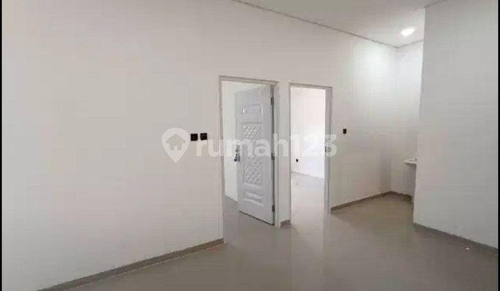 A nice two-story ready-to-live-in house in the Setiabudi complex, has a swimming pool, suitable for a villa, residence, strategic location in Setiabudi. 2