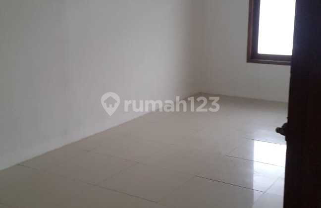 Beautiful Grand 2-Story House in a Strategic City Center Location, Close to Super Indo Supermarket, Clinic, University, School, Antapani Terminal, Antapani, Arcamanik, Cisaranten, East Bandung.