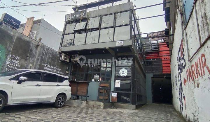 Rumah Kost Hotel Di Jl Gatot Subroto, Ada 30 Kamar Tidur  1