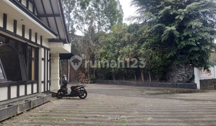 A SUITABLE HOUSE FOR INVESTMENT AND BUSINESS, LOCATED IN THE HEART OF THE CITY, STRATEGIC LOCATION NEAR ITB, UNPAR, UNPAS, BORROMEUS HOSPITAL, IN DAGO, BANDUNG CITY. 2